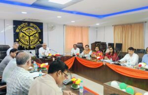 जिला विद्यालय निरीक्षक, जिला पंचायत राज अधिकारी को नोटिस