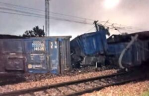 मथुरा में मालगाड़ी के 25 डिब्बे बेपटरी, दिल्ली-आगरा मार्ग बाधित