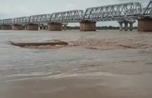 जालौन में 36 घंटे से मूसलाधार बारिश में कई गांवों के संपर्क मार्ग टूटे