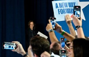 अमेरिका में हैरिस और ट्रंप अब टीवी और रेडियो में खोलेंगे मोर्चा