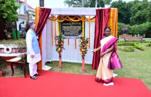 राजभवन में मूर्ति गार्डेन का किया उद्घाटन