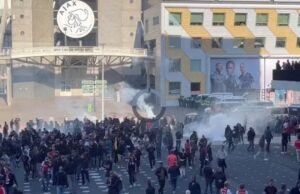 फुटबॉल मैच रद्द होने के बाद एम्स्टर्डम में हुए दंगों में आठ अजाक्स प्रशंसक गिरफ्तार