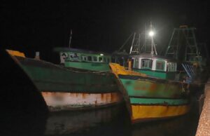 नौसेना ने 21 भारतीय मछुआरों को गिरफ्तार किया