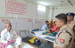 श्रद्धालुओं को लेकर जा रहा वाहन पेड़ से टकराया,16 घायल