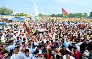 अखिलेश यादव ने दी पिता को श्रद्धांजलि