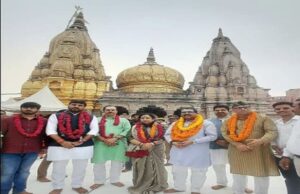 केंद्रीय मंत्री श्री काशी विश्वनाथ के दरबार पहोचे
