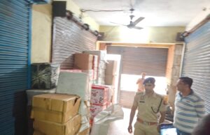 छापा में लाखों अवैध आतिशबाजी बरामद