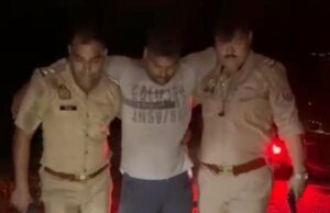 गांजा तस्कराें का पुलिस से पाला