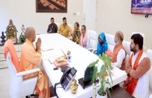 बहराइच:पीड़ित परिवार से मिले योगी