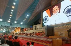 मोदी ने किया चांदी के सिक्के का अनावरण