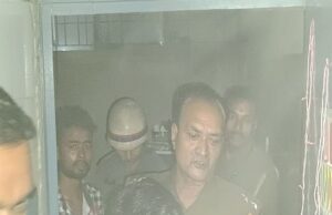 दुकान की तीसरी मंजिल में लगी आग