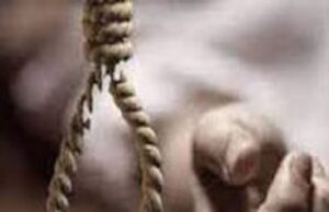 फंदे से लटका मिला युवक