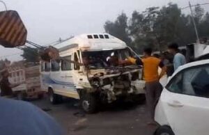 हाईवे सड़क दुर्घटना, तीन की मौत,15 घायल
