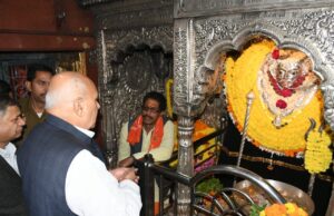 कृषि मंत्री सूर्य प्रताप शाही ने किये कालभैरव और काशी विश्वनाथ मंदिर के दर्शन