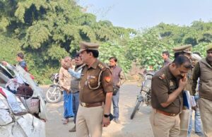 पेड़ से टकराई अनियंत्रित कार,एक की मौत, नौ घायल