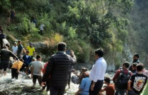 बस हादसे में अब तक 20 शव खाई से निकाले