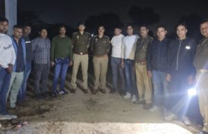 पुलिस ने पकड़ी हथियार फैक्ट्री, तीन हुए गिरफ्तार, दो को गोली लगी