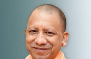 मुख्यमंत्री याेगी ने जनता दर्शन में सुनीं 300 लोगों की समस्याएं