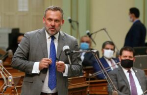 डेमोक्रेट एडम ग्रे कैलिफोर्निया के 13वें कांग्रेसनल डिस्ट्रिक्ट से चुनाव जीते