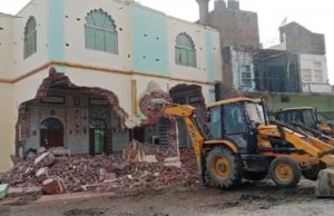 नूरी मस्जिद के अवैध निर्माण पर चला बुलडोजर