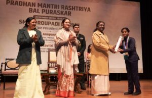 राष्ट्रपति द्रौपदी मुर्मु ने 17 बच्चों को प्रधानमंत्री राष्ट्रीय बाल पुरस्कार से सम्मानित किया