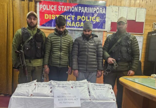 Srinagar Police busts major drug racket, seizes 8kg heroin, arrests two smugglers