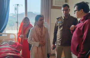 उप्र के बड़ौत में निर्वाण महोत्सव का मंच गिरा, पांच की मौत, 60 घायल