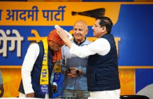 मालवीय नगर में कांग्रेस और भाजपा नेता आप में हुए शामिल