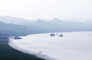 अराकान आर्मी ने म्यांमार से बांग्लादेश आ रहे तीन मालवाहक जहाजों को रोका