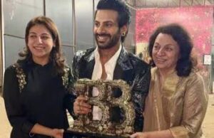 बिग बॉस 18 के विजेता बने करणवीर मेहरा ने ट्रॉफी के साथ मां-बहन की फाेटाे की शेयर