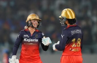 आरसीबी ने दिल्ली कैपिटल्स को 8 विकेट से हराया