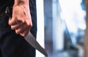 युवक ने प्रेमिका को चाकू से गोदा