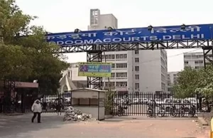 वकीलों ने दिनदहाड़े SHO को घसीटकर पीटा