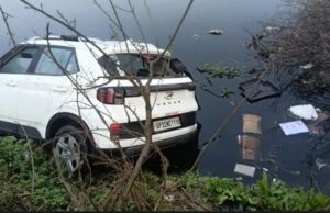 कार तालाब में गिरी, दो अधिवक्ताओं की मौत