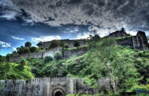 महमूद गजनवी का पहला हमला कांगड़ा किले पर हुआ